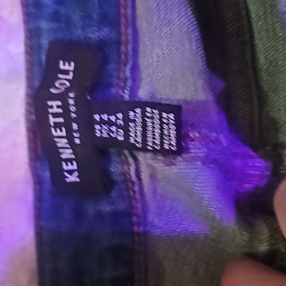 Womens size 4 KENNETH COLE button closure cropped jeans